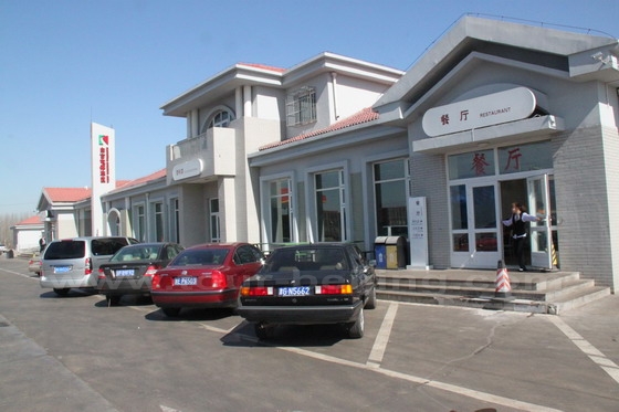 The main service building is composed of a restaurant on the right side, snack store in the middle and a toilet on the left sdie.