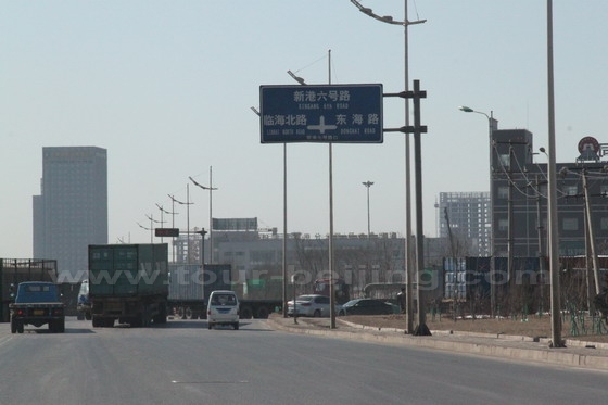 Turn right at the No.07 Xingang Road Crossroad
